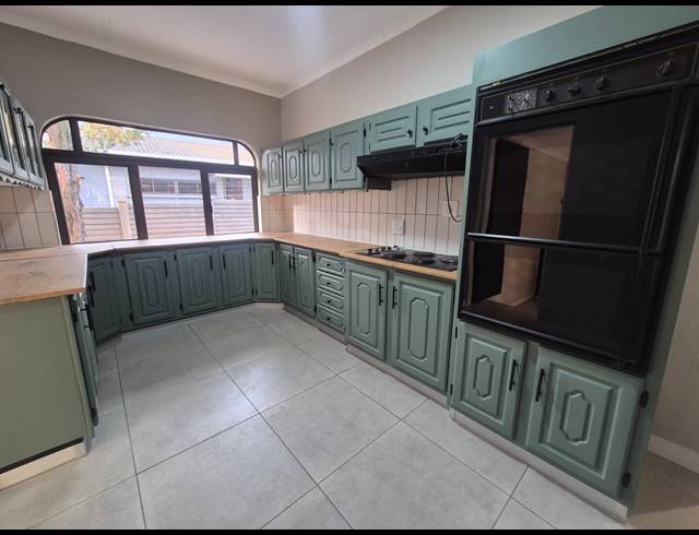 4 BEDROOM HOUSE FOR SALE IN VANDERBIJLPARK SE 3